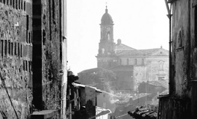 Stadtansicht von Vibonati mit Blick auf Kirche