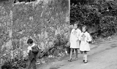 Griechische Kinder auf dem Schulweg