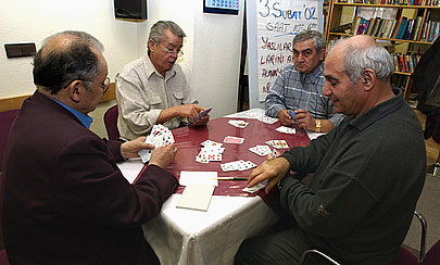 Senioren beim Kartenspielen
